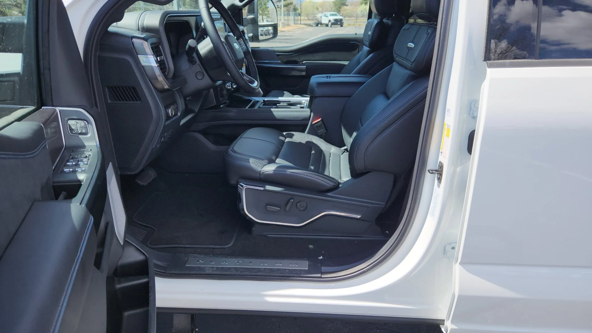 New 2026 Star White Metallic Tri-Coat Ford Platinum image 24
