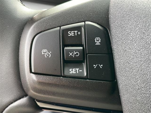 Used 2023 Star White Ford Select image 46