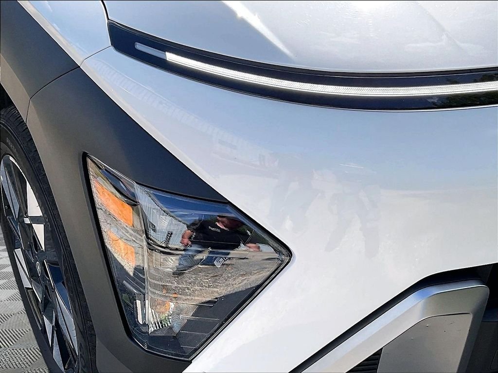 Used 2025 Atlas White Hyundai SEL image 30