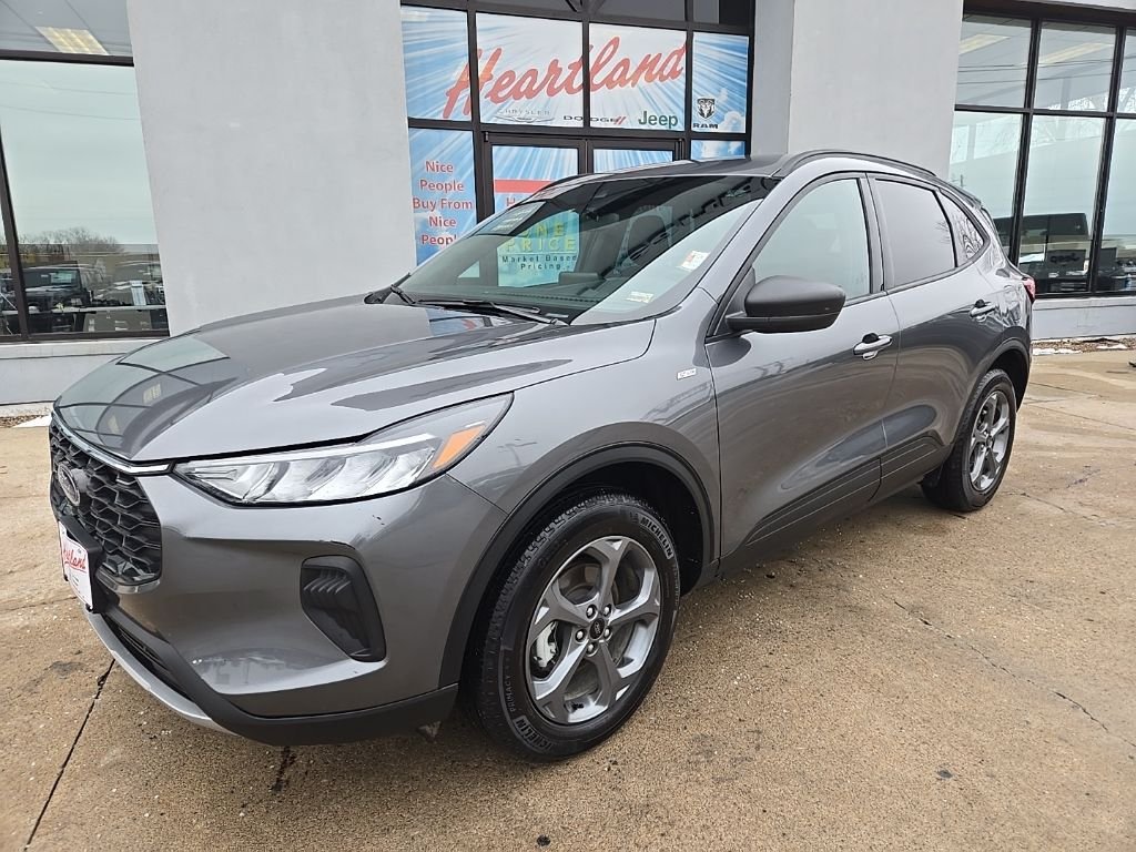 Used 2025 Ford Escape ST-Line with VIN 1FMCU9MN0SUA84498 for sale in Kansas City