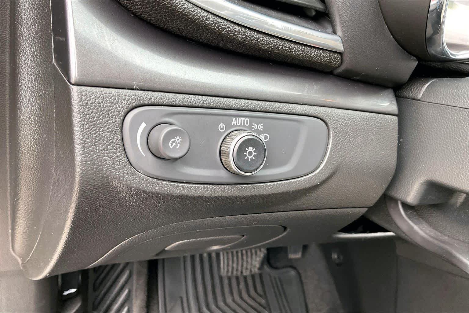 Used 2020 Ebony Twilight Metallic Buick Preferred image 13