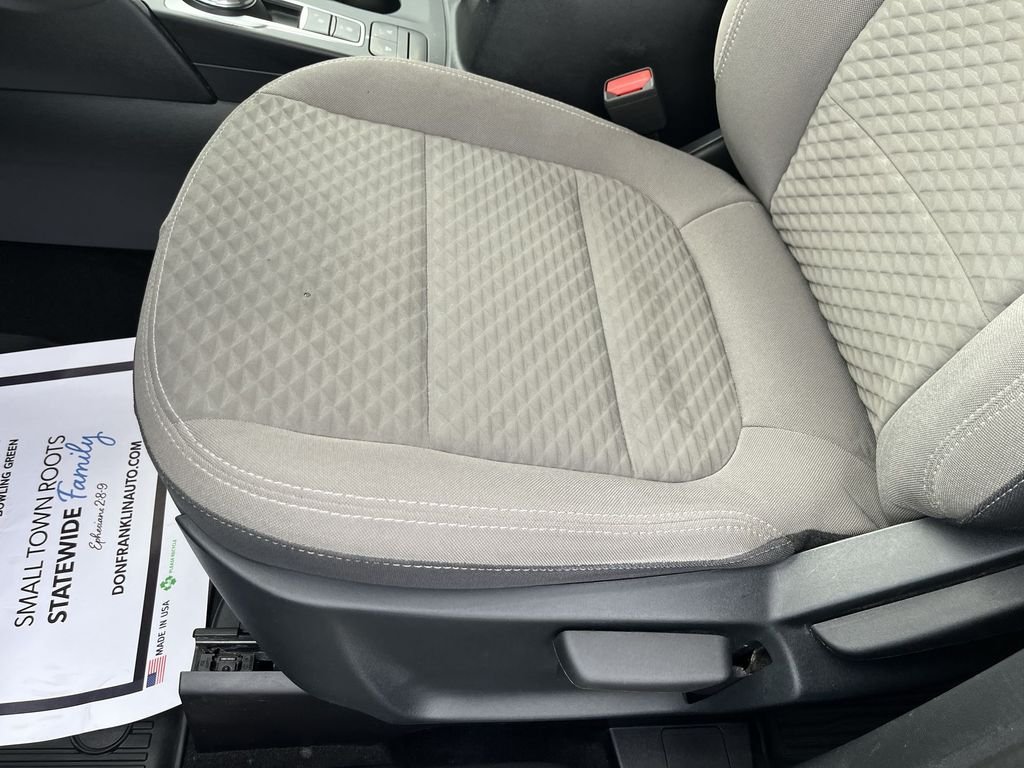 Used 2022 Silver Ford SE image 12