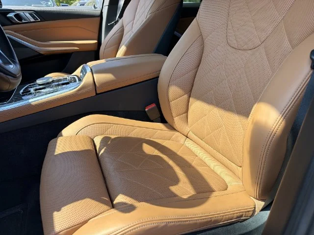 Used 2025  BMW xDrive40i image 10