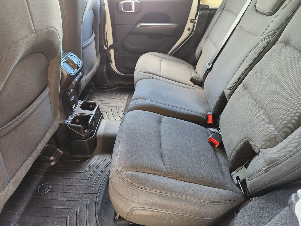Used 2020 Bright White Clearcoat Jeep Sahara image 32