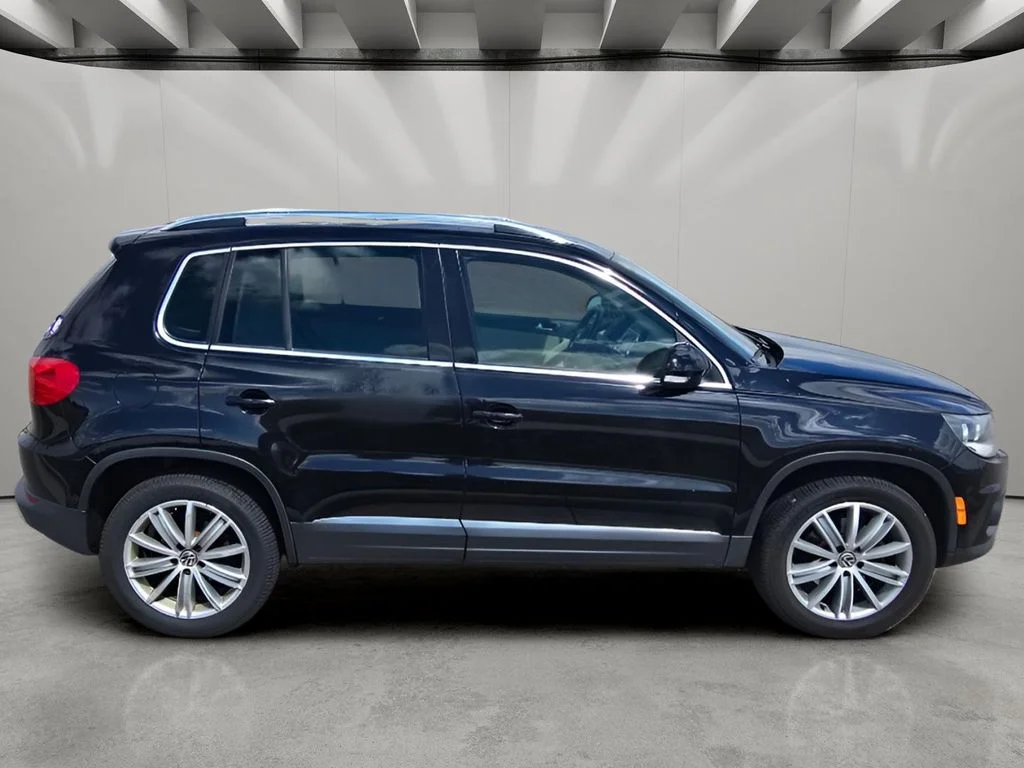 Used 2013 Deep Black Metallic Volkswagen SE image 6