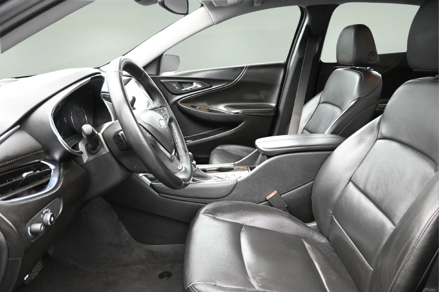 Used 2024 Sterling Gray Metallic Chevrolet 2LT image 11