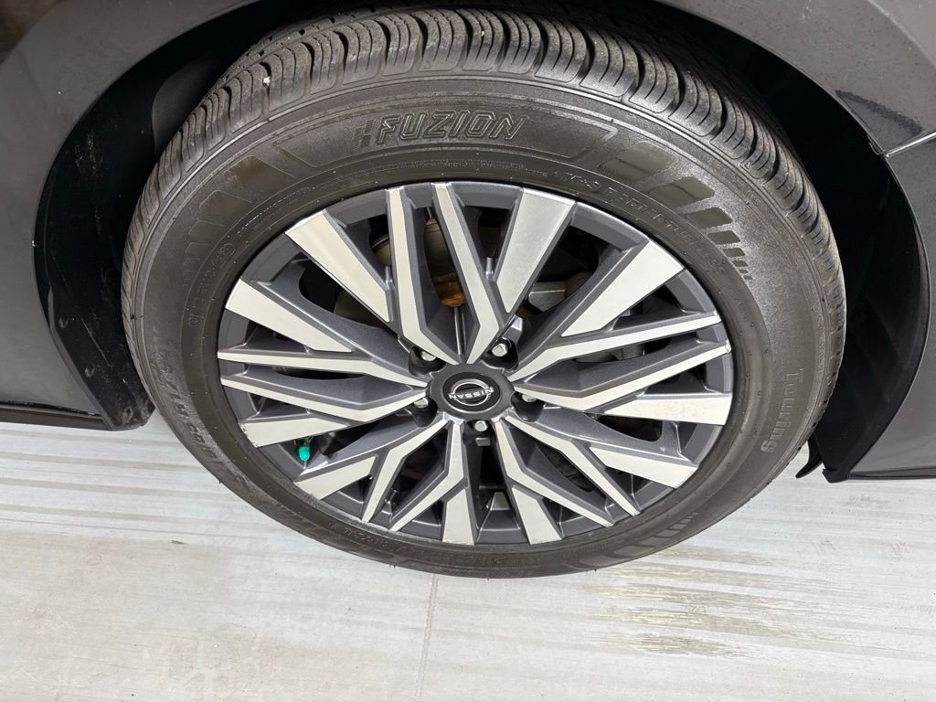 Used 2023 Black Nissan 2.5 SV image 10