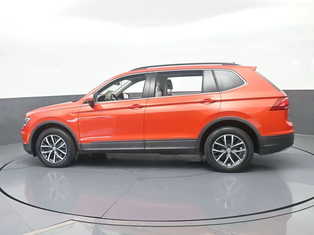 Used 2019 Orange Metallic Volkswagen 2.0T SE image 3