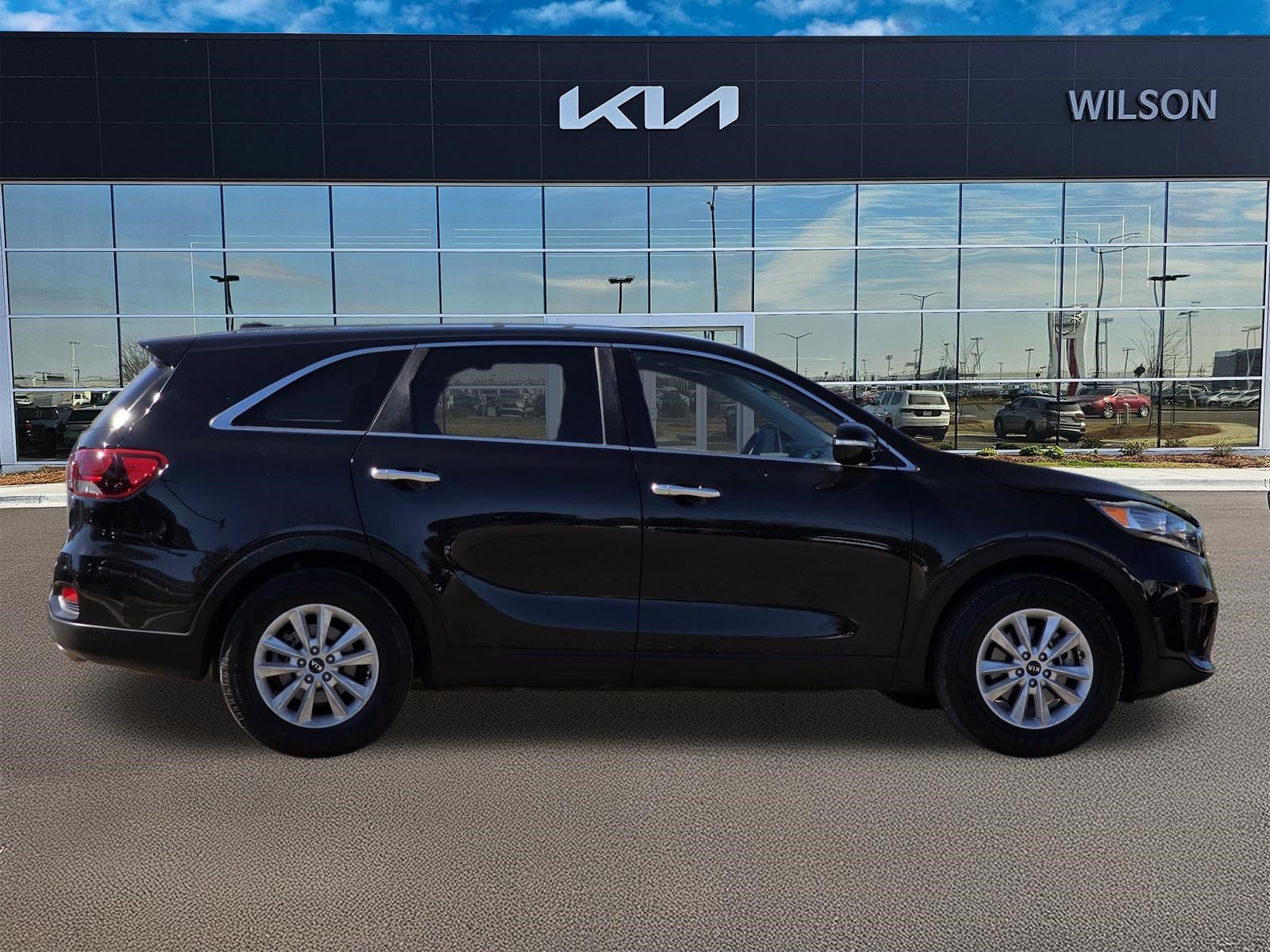Used 2019 Kia Sorento LX with VIN 5XYPG4A33KG568489 for sale in Brandon, MS