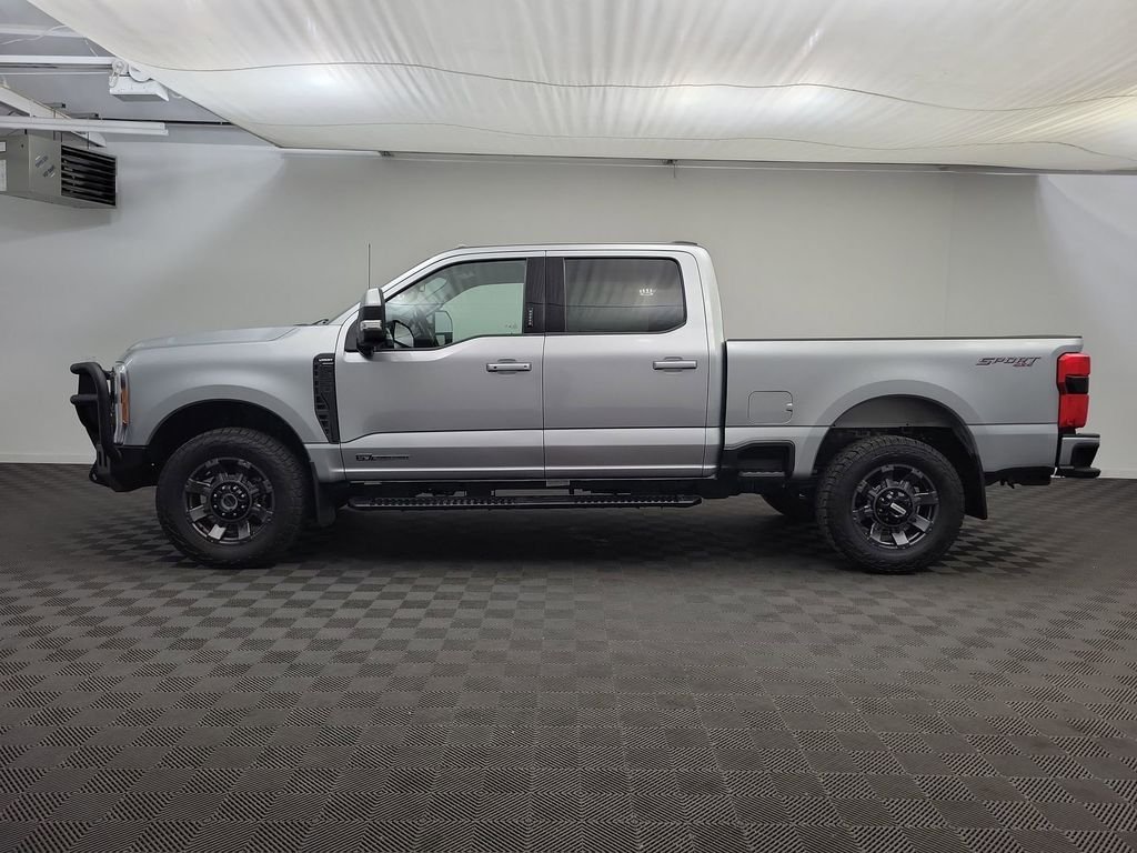2023 Ford F-350 Lariat photo 2