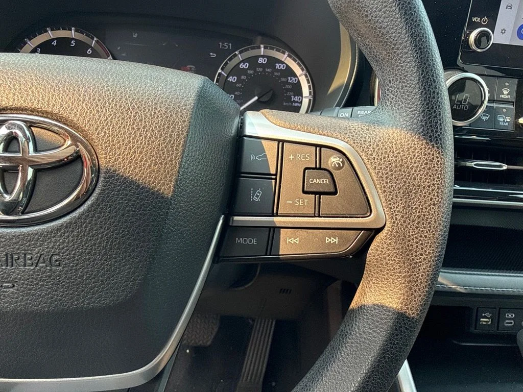 Used 2023 Pearl Toyota L image 12