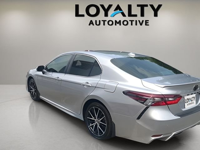 Used 2023 Silver Toyota SE image 3