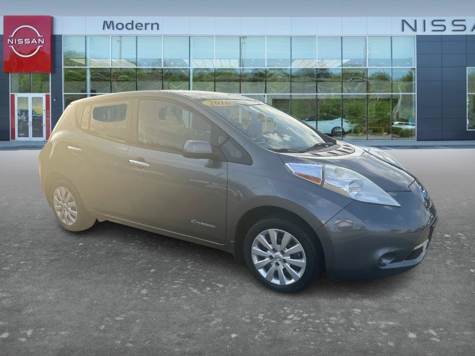 Used 2016 Gun Metallic Nissan S image 3