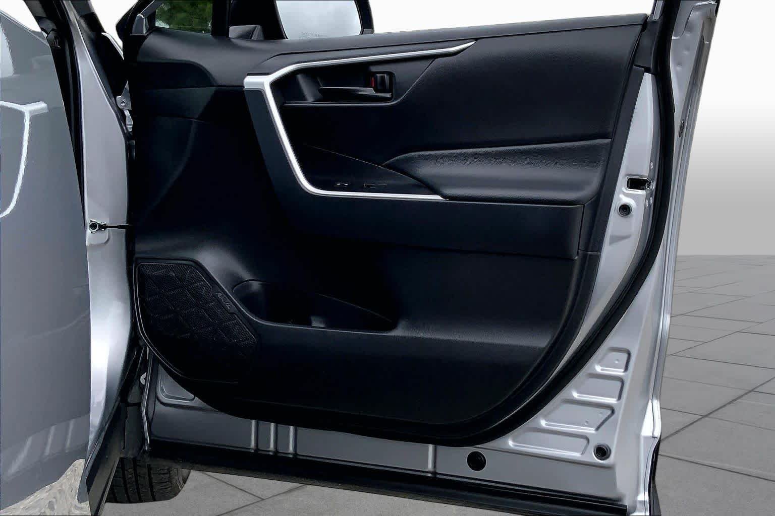 Used 2025 Silver Sky Metallic Toyota LE image 22