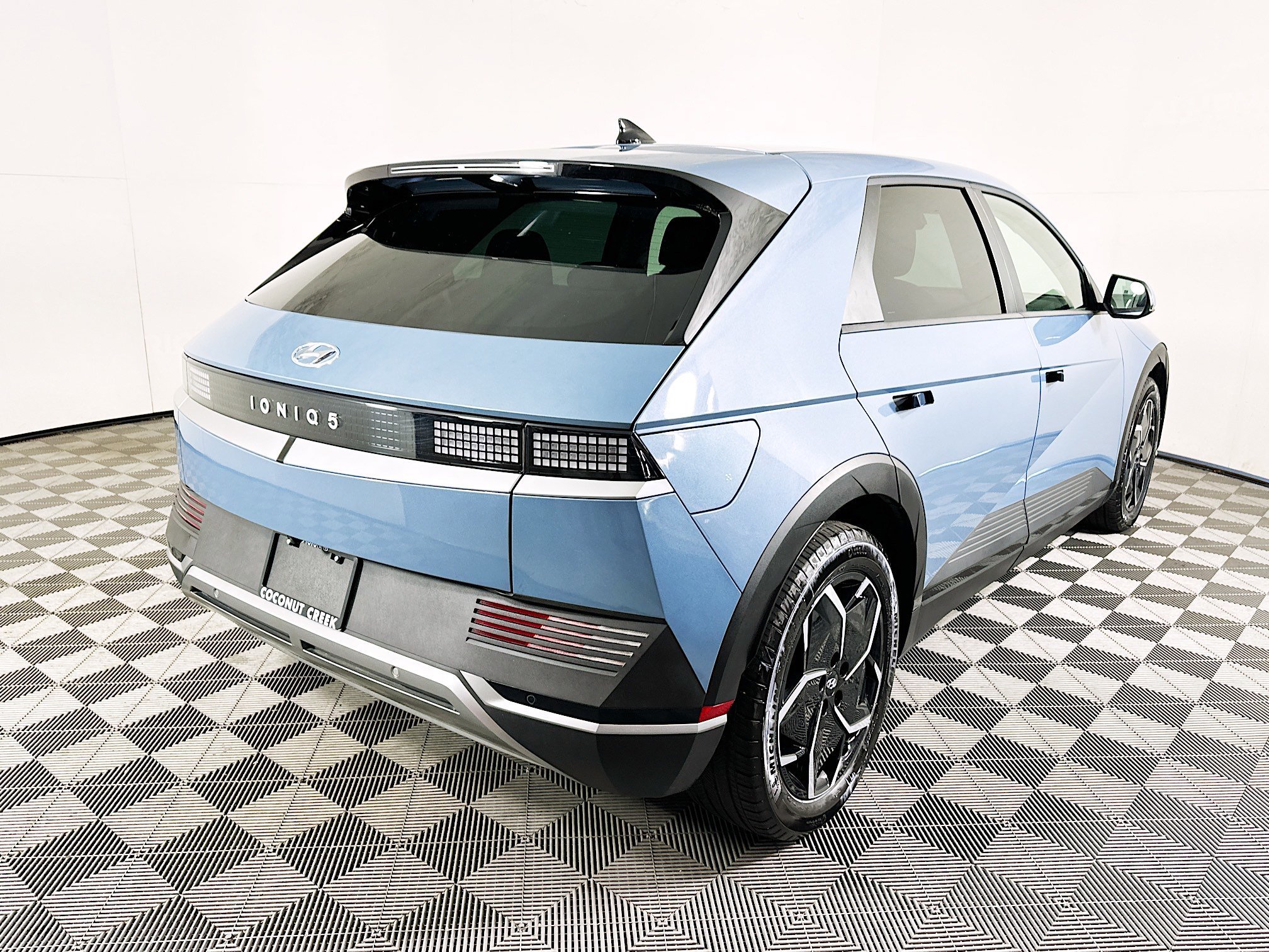 2024 Hyundai IONIQ thumbnail 5