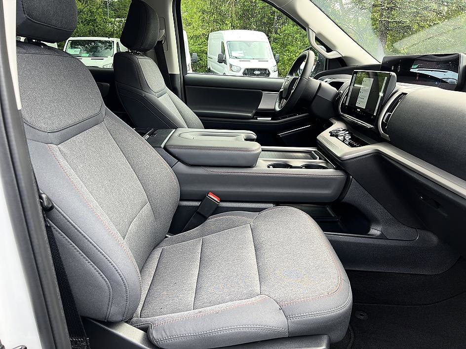 Used 2025 Oxford White Ford Active image 20
