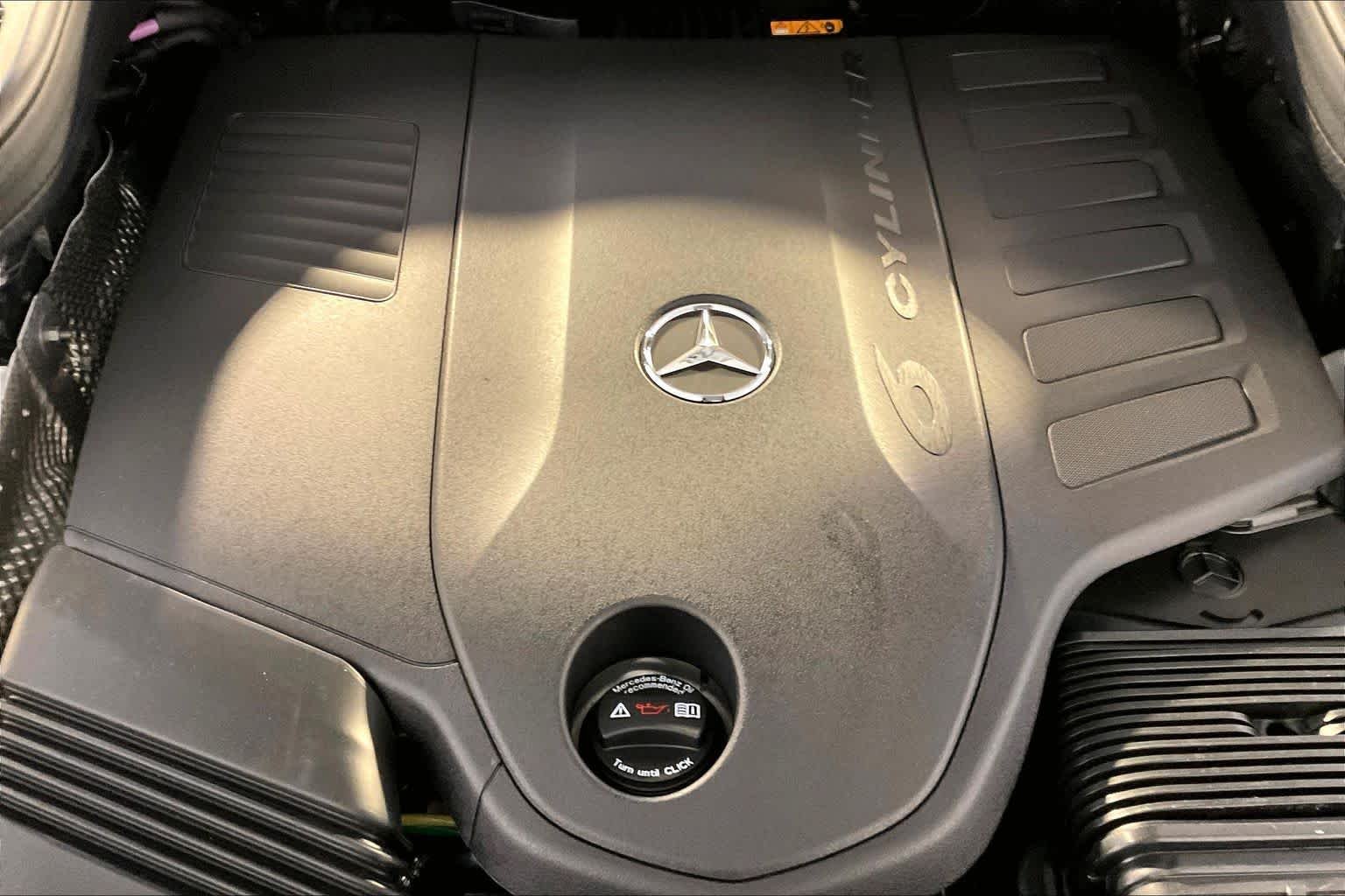 New 2027 MANUFAKTUR Moonlight White Metallic Mercedes-Benz GLE 450 image 15