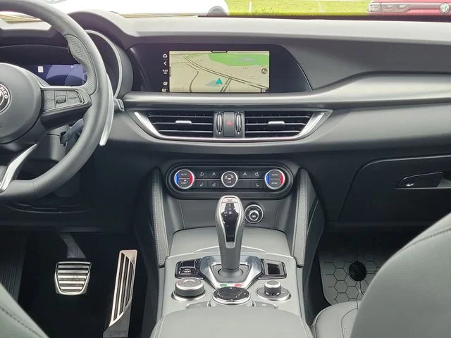 2025 Alfa Romeo Stelvio Base - Photo 17