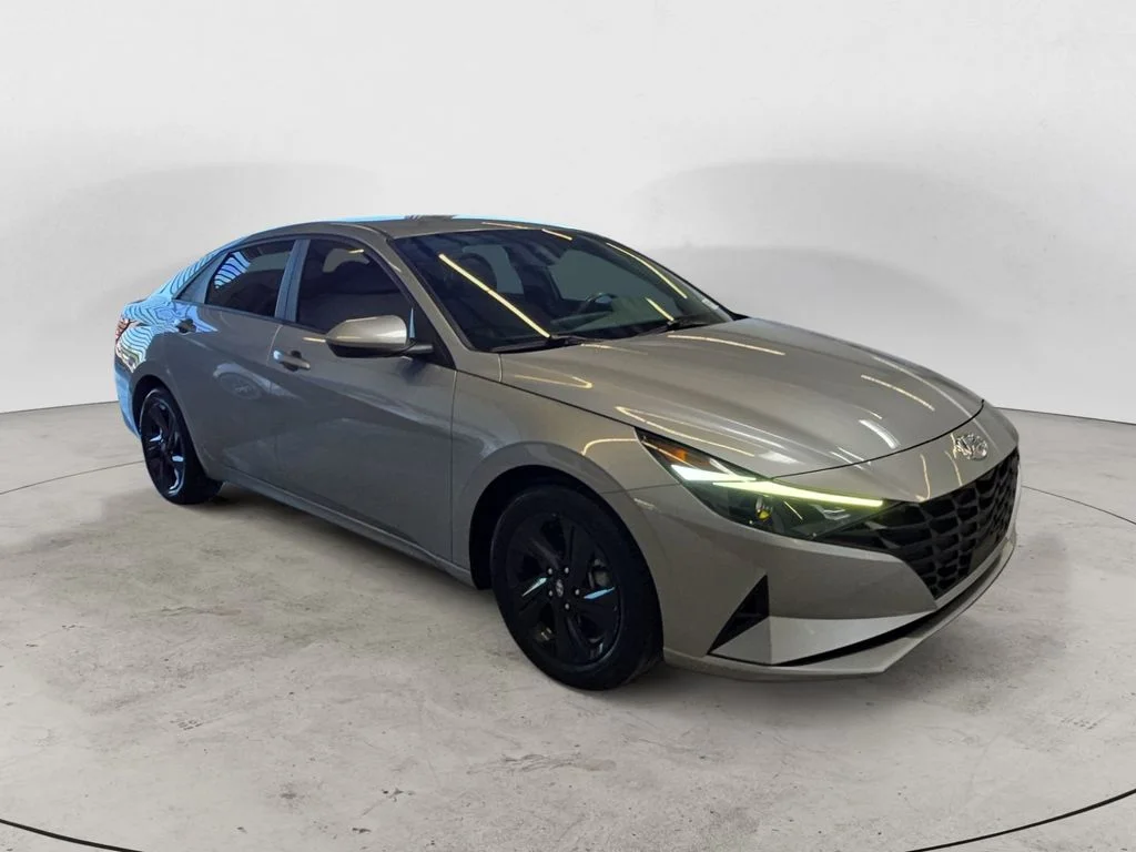 Used 2021 Silver Hyundai SEL image 5