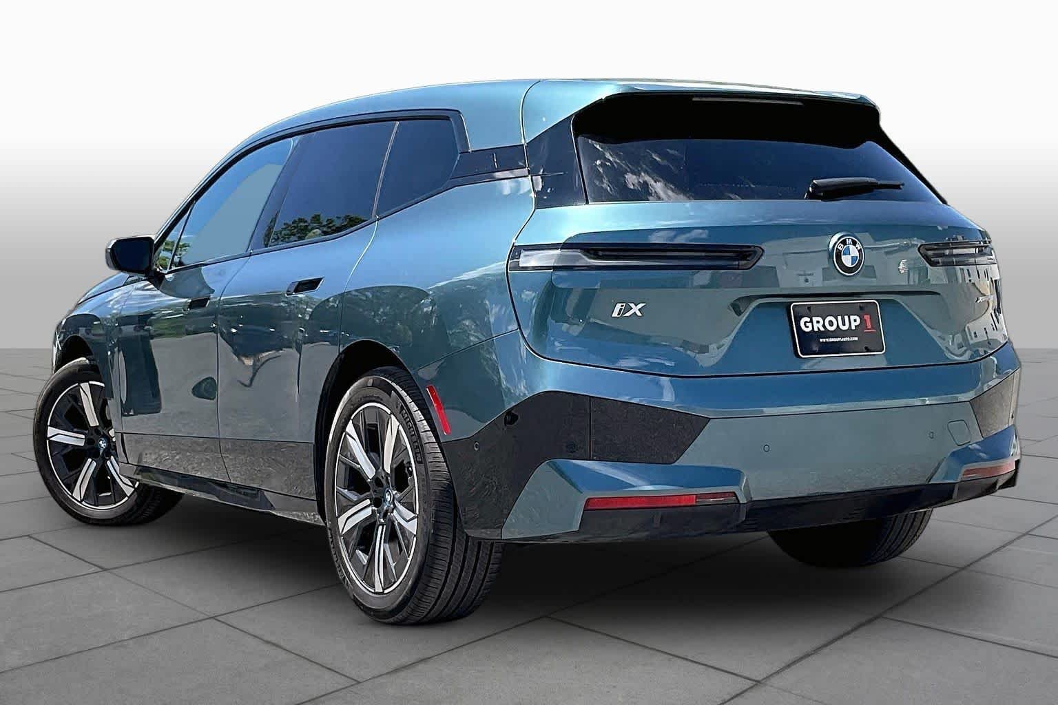 Used 2023 Blue Ridge Mountain Metallic BMW xDrive50 image 11