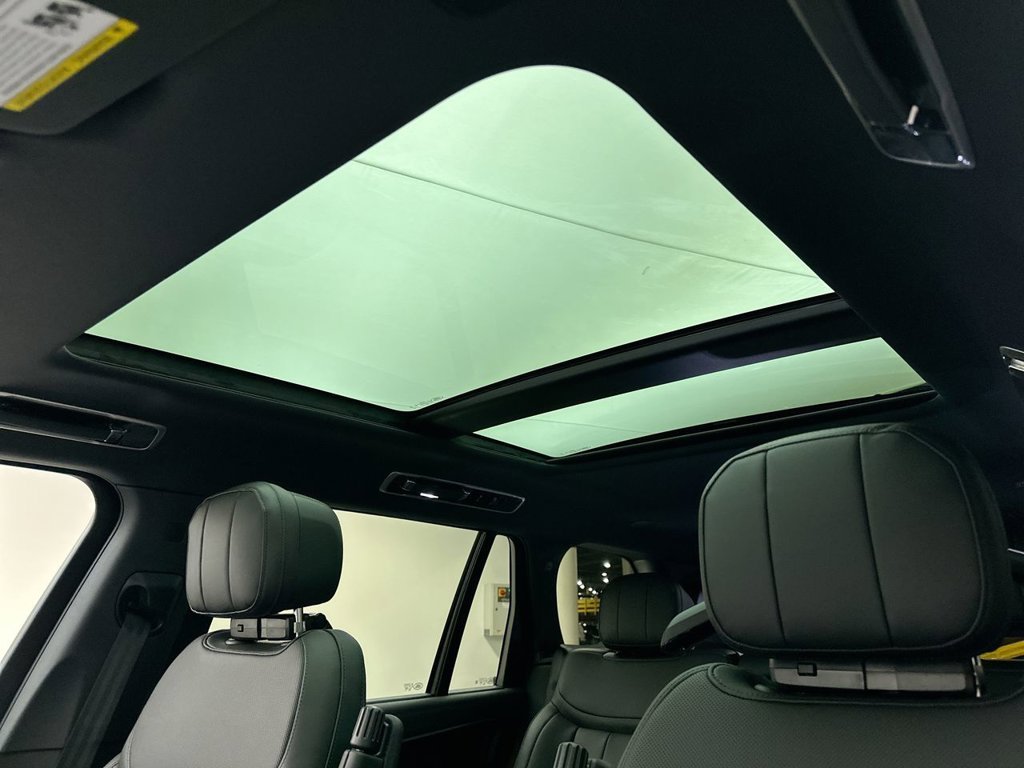 New 2027 Santorini Black Land Rover SE image 11