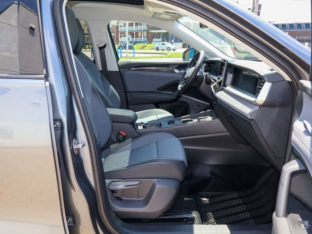 New 2026 Silver Volkswagen 2.0T SE image 30