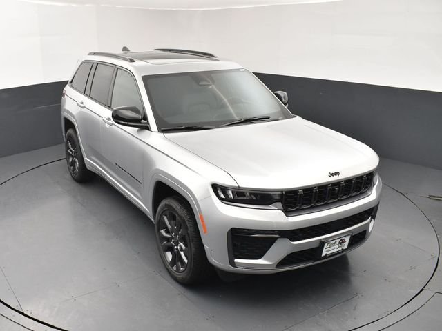 New 2026 Silver Zynith Exterior Paint Jeep Limited Reserve image 12