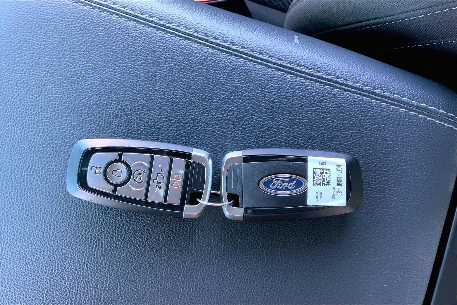 Used 2023 Agate Black Metallic Ford XLT image 14