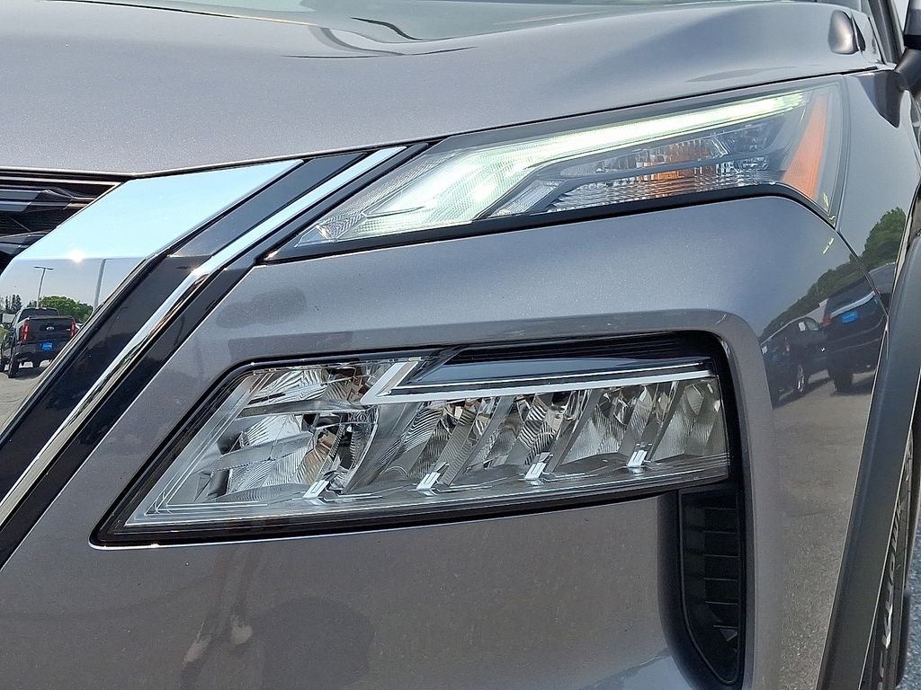Used 2023 Gray Nissan SV image 10