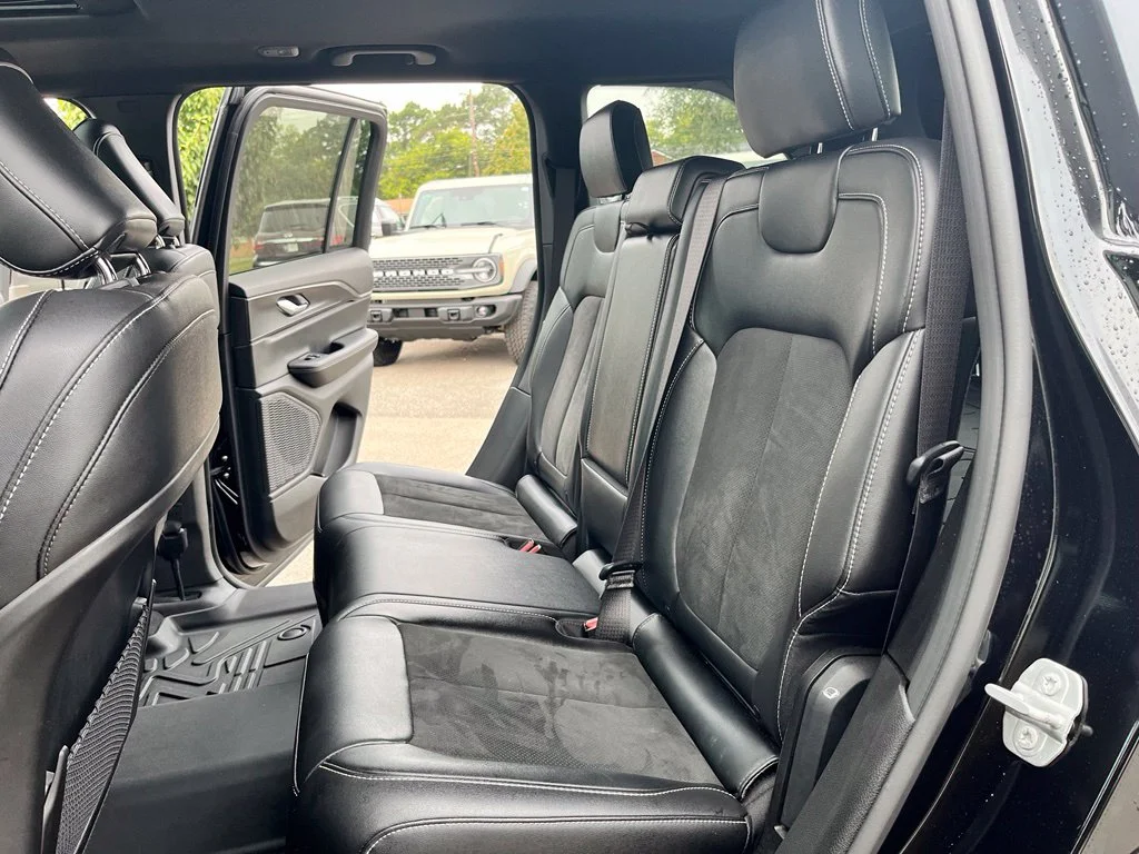 Used 2025 Black Jeep Altitude X image 19