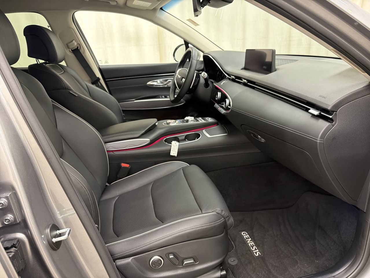 2024 GENESIS GV70 Standard - Photo 15
