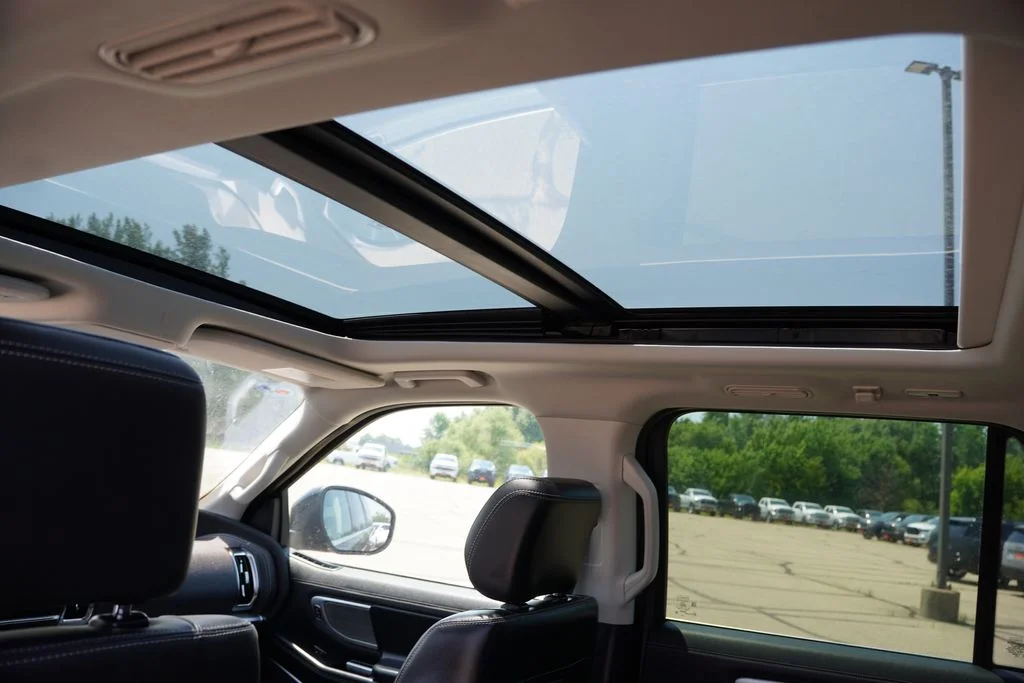 Used 2025 Agate Black Metallic Ford Platinum image 5
