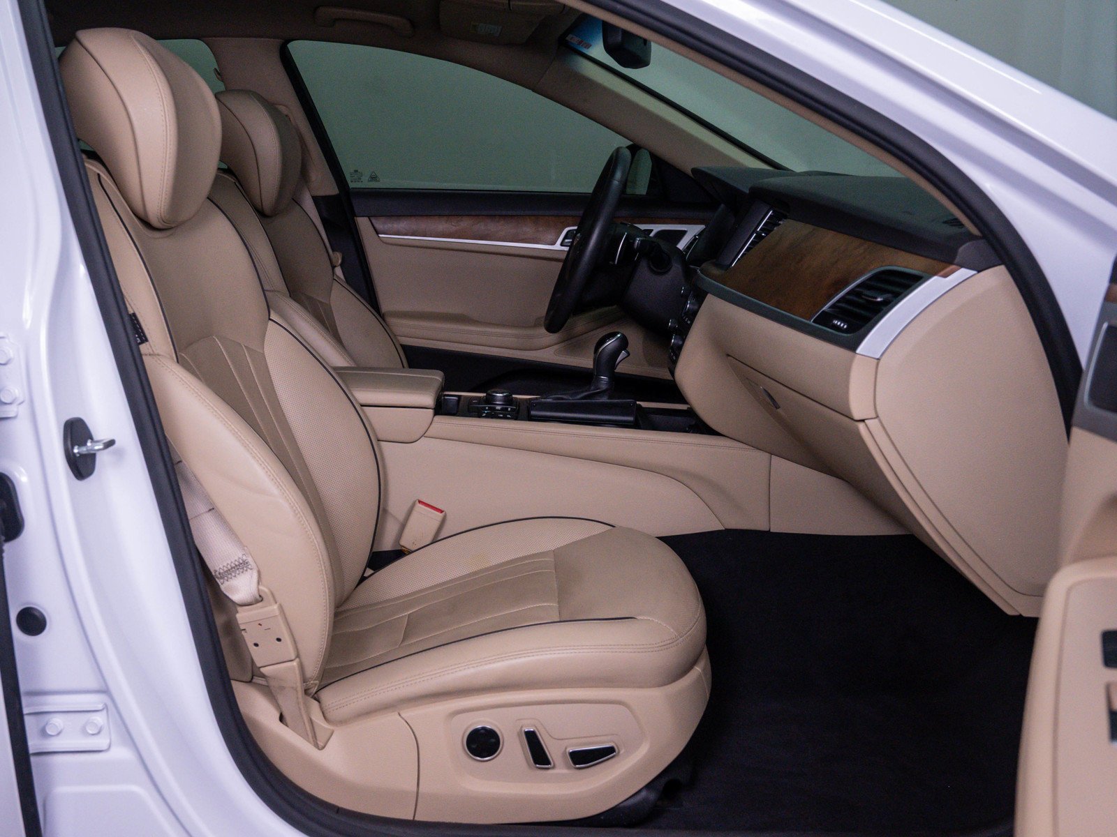 Used 2015 Casablanca White Hyundai 3.8 Ultimate image 10