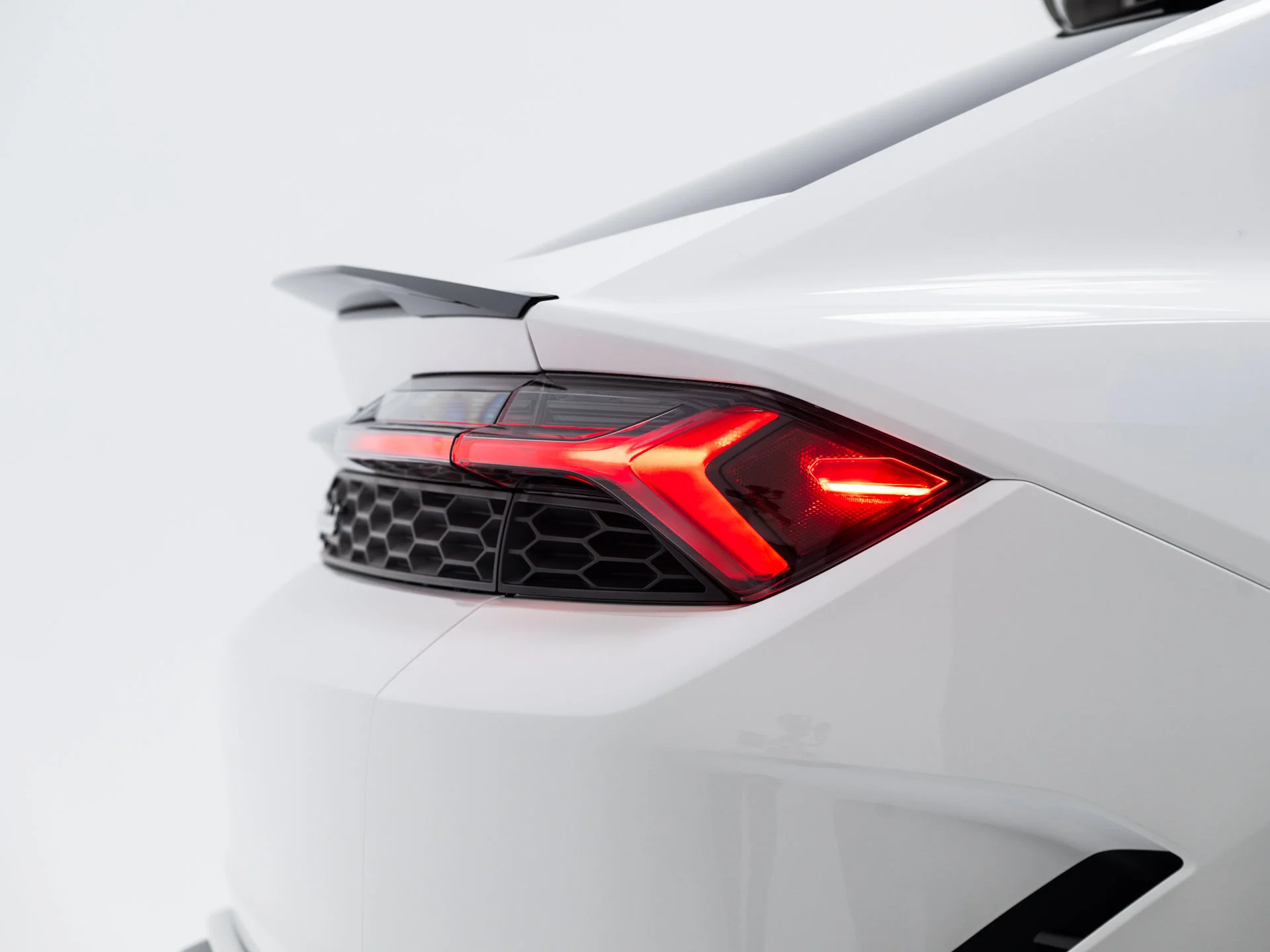 Used 2025  Lamborghini SE image 35