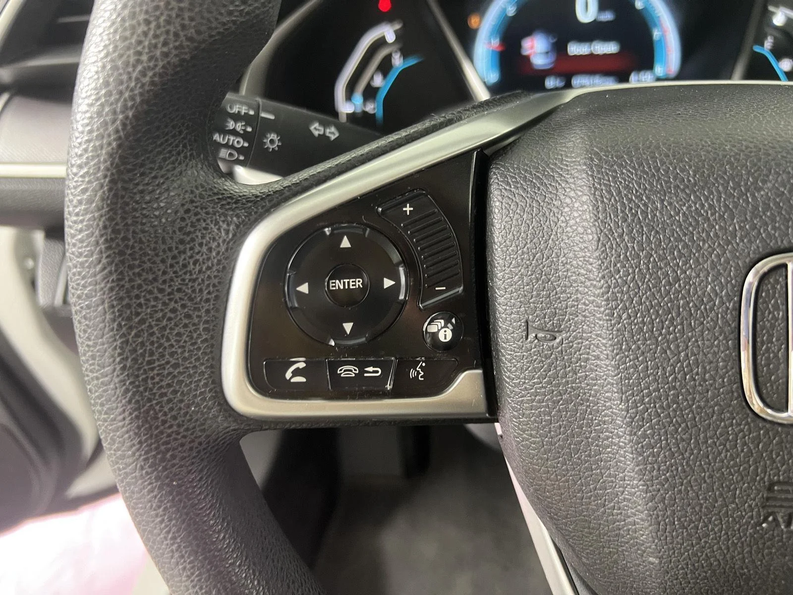 Used 2018  Honda EX image 16