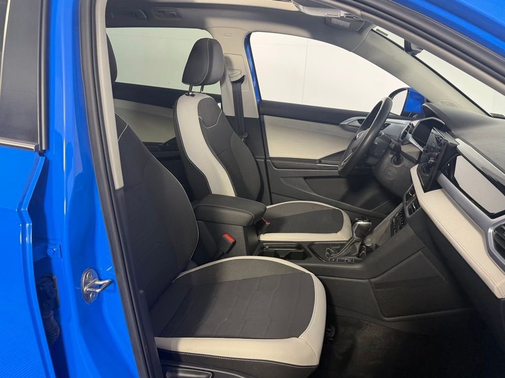 Used 2025 Blue Volkswagen 1.5T SE image 27