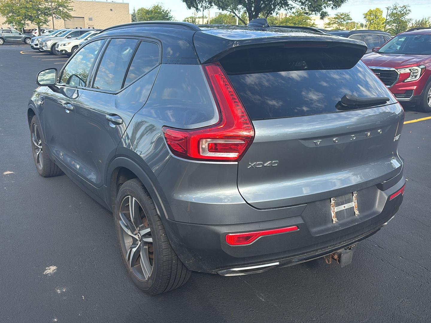 Used 2019 Gy Volvo R-Design image 5