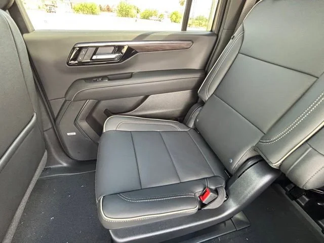 2026 Chevrolet Suburban Premier - Photo 19