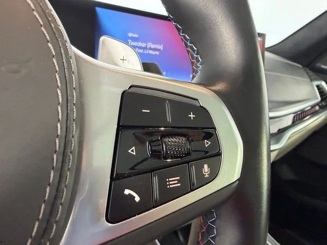 Used 2025 Black BMW M60i image 27