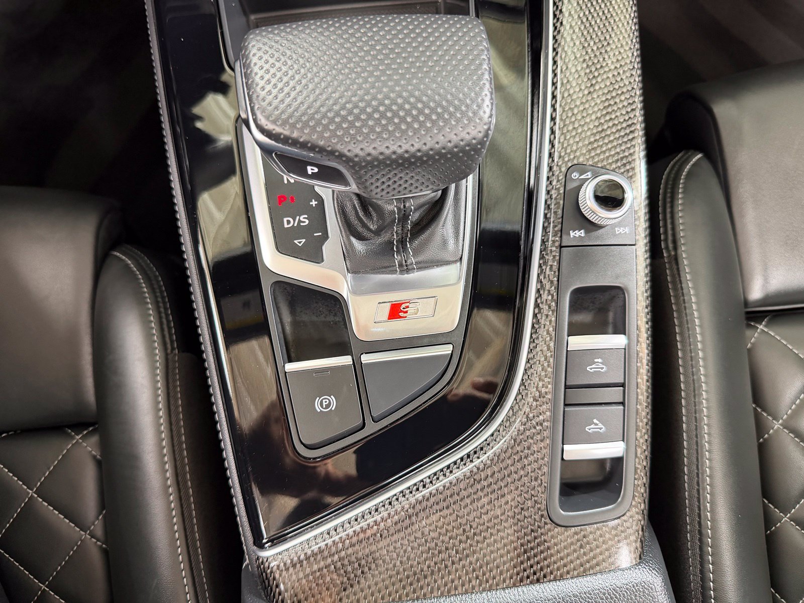 Used 2024  Audi 3.0T Premium Plus image 20
