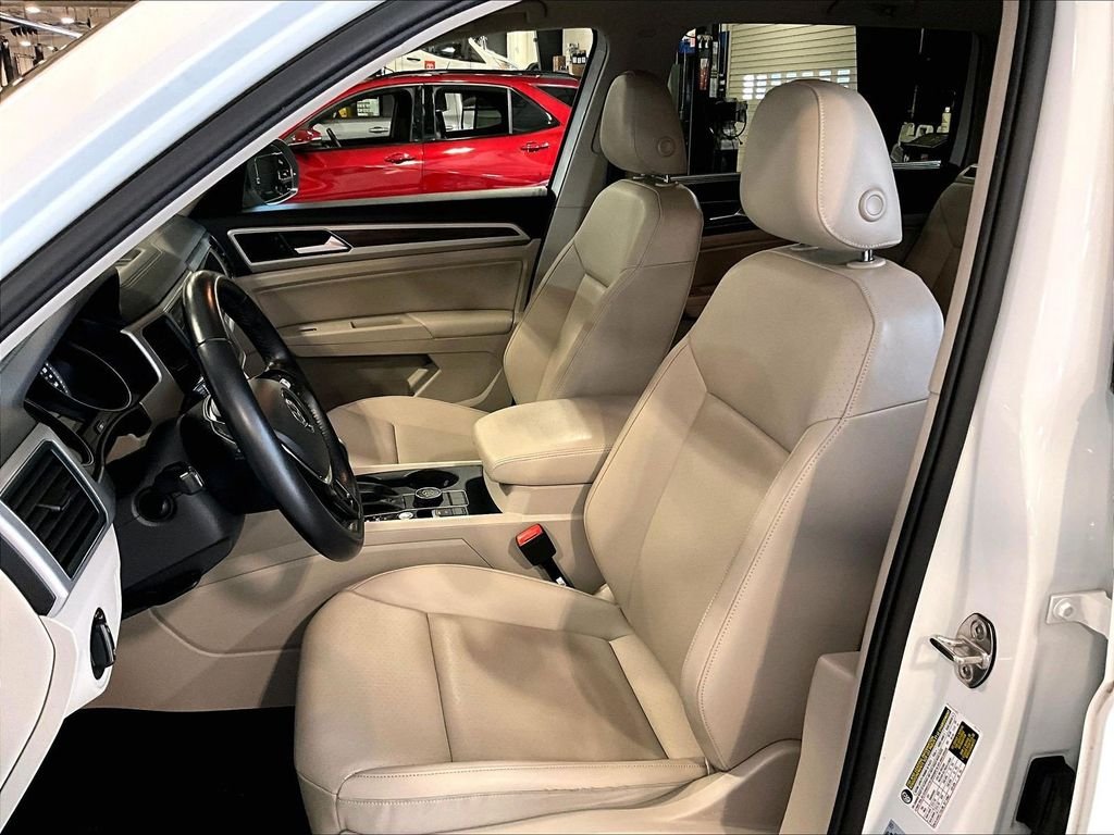 Used 2019 White Volkswagen 3.6L V6 SE image 10