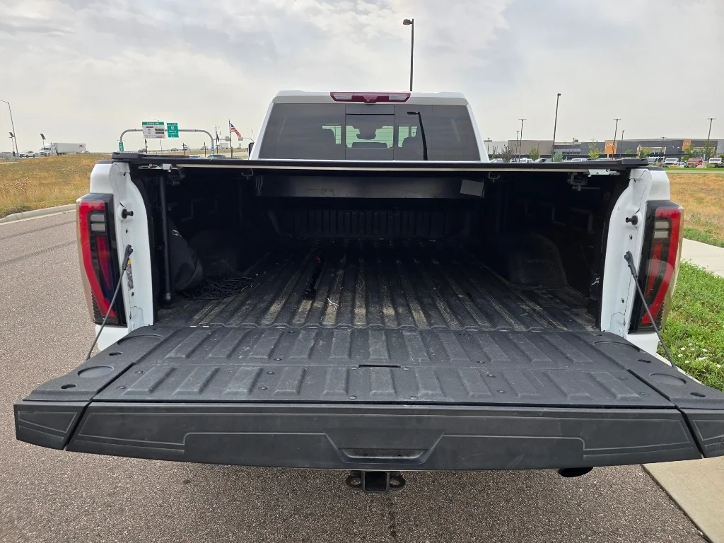 Used 2024 Summit White GMC AT4 image 10