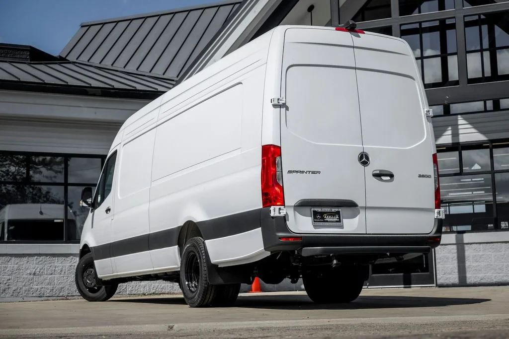 New 2026 Arctic White Mercedes-Benz Cargo 170 WB image 32