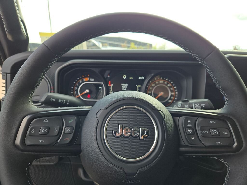 New 2026 Black Clear-Coat Exterior Paint Jeep Rubicon image 27