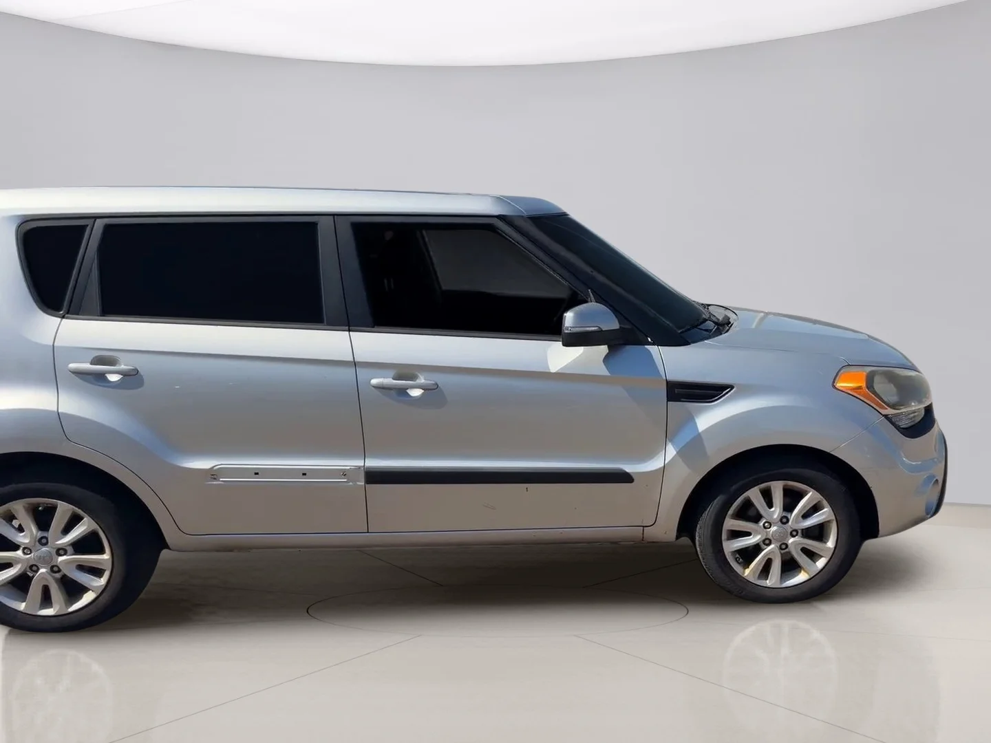 Used 2013 Silver Kia ! WAGON image 6