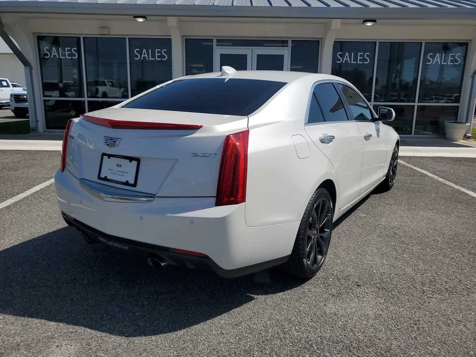 Used 2018 CRYSTAL WHITE TRICOAT Cadillac Luxury AWD image 8
