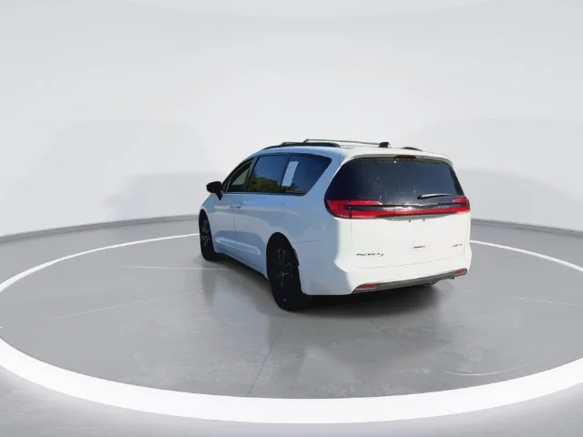 Used 2025 White Chrysler Limited image 12