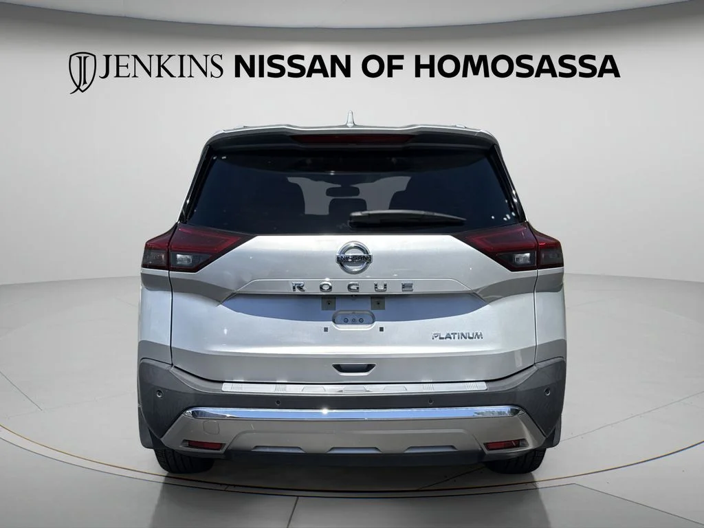 Used 2021 Silver Nissan Platinum image 9