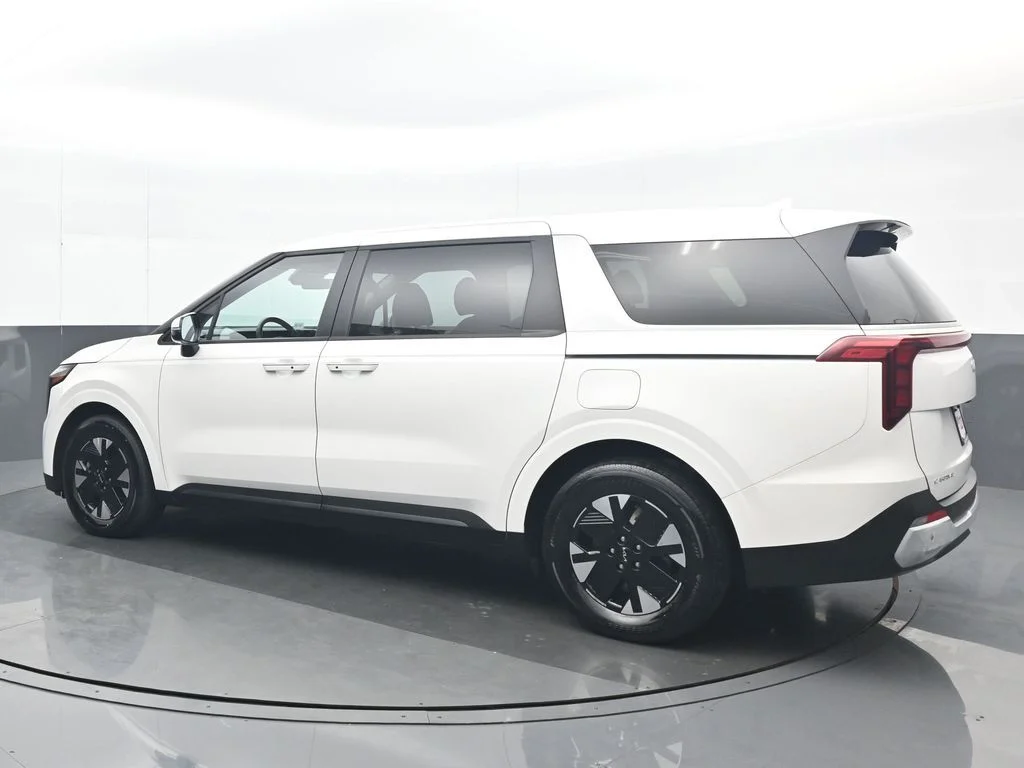Used 2026 White Kia LXS image 4