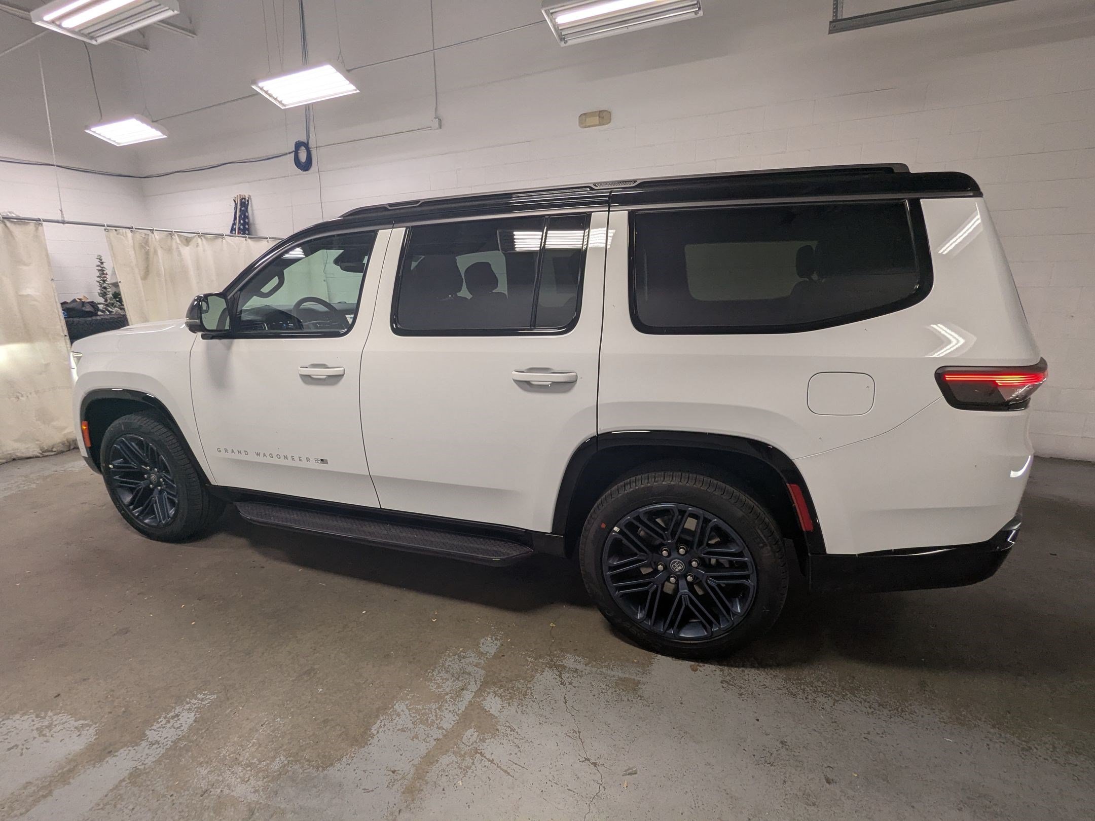New 2026 Bright White Clear-Coat Exterior Paint Jeep 85th Anniversary image 8